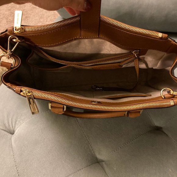 ⭐️ Michael Kors Sutton Satchel - Picture 5 of 8